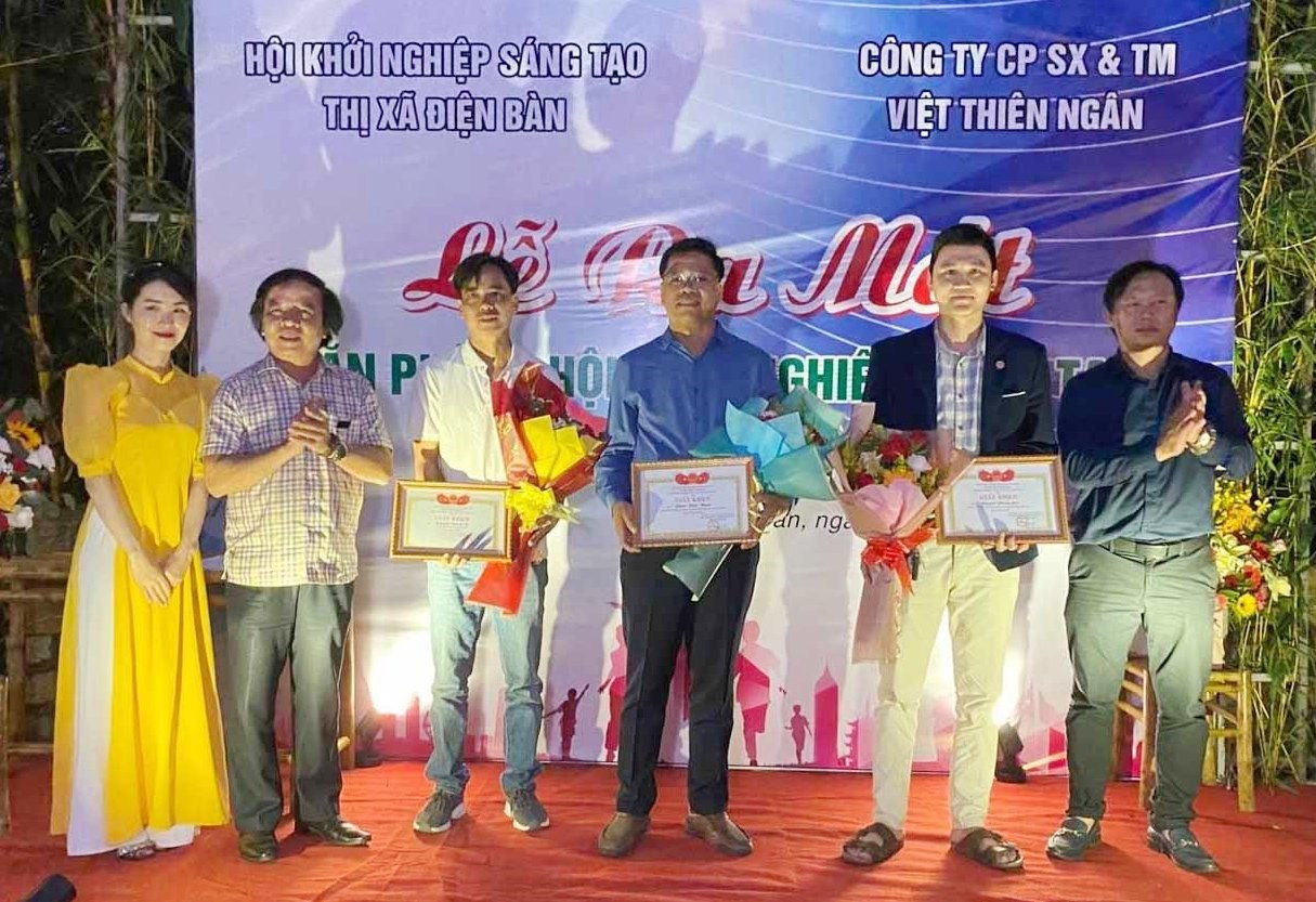 Một số thành viện Hội Khởi nghiệp sáng tạo thị xã Điện Bàn đã đạt giải cao trong các Cuộc thi Ý tưởng khởi nghiệp sáng tạo tỉnh. Ảnh: V.L