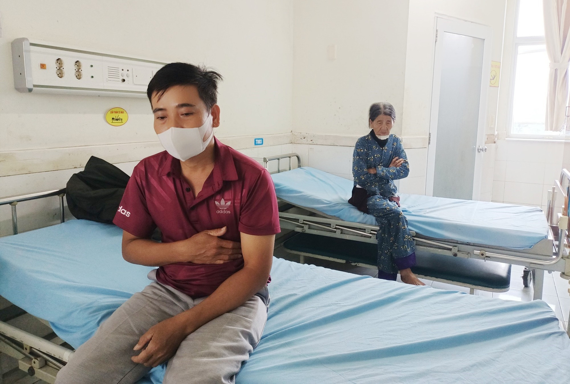 16 người bị thương được đưa đến Bệnh viện Đa khoa Trung ương Quảng Nam. Ảnh: Q.H