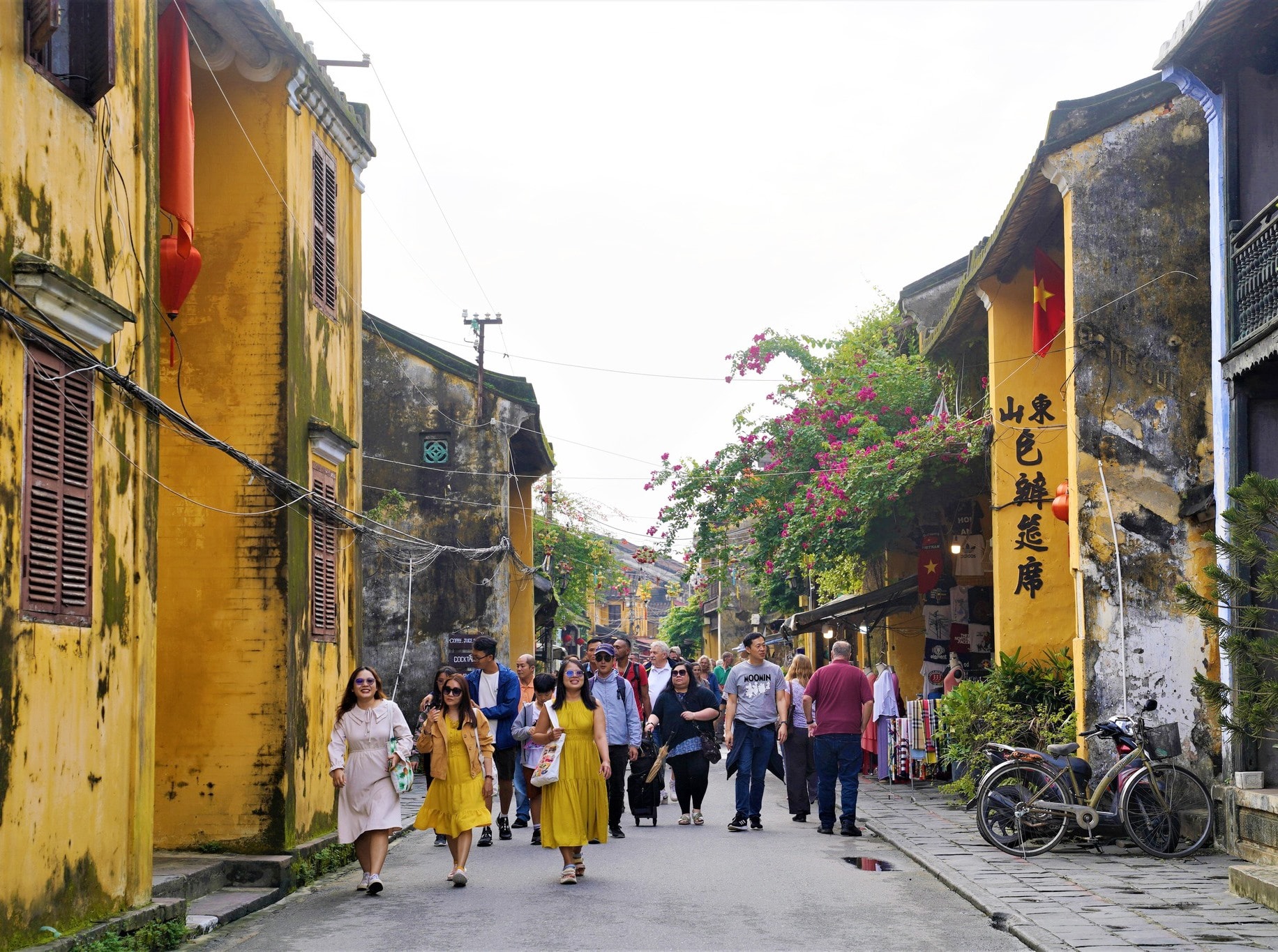 Hội An tập trung lập lại trật tự, mỹ quan đô thị bắt đầu từ khu phố cổ và mở rộng ra phạm vi toàn thành phố. Ảnh: P.S