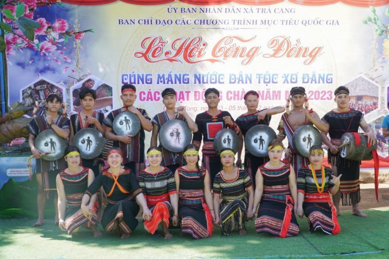Xe Dang ethnic water trough festival