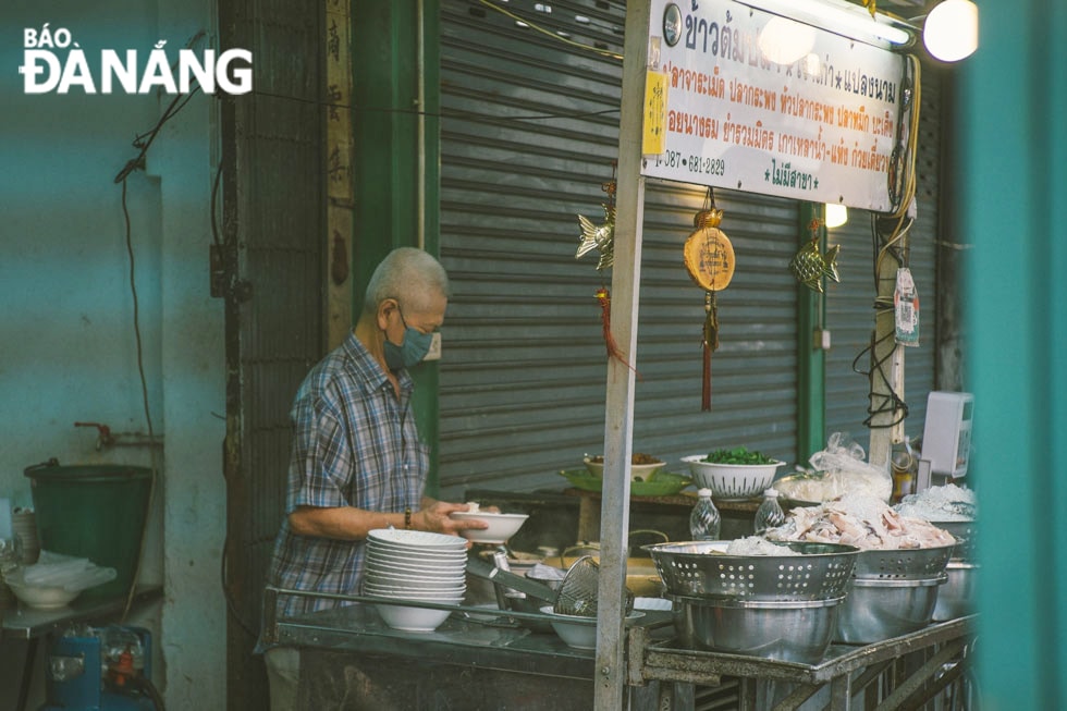 Những quán ăn lâu đời trên đường phố Bangkok.