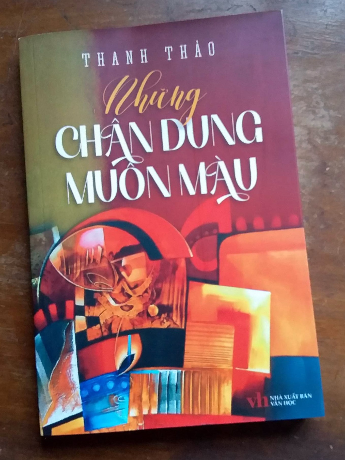 Bìa tập sách “Những chân dung muôn màu”.