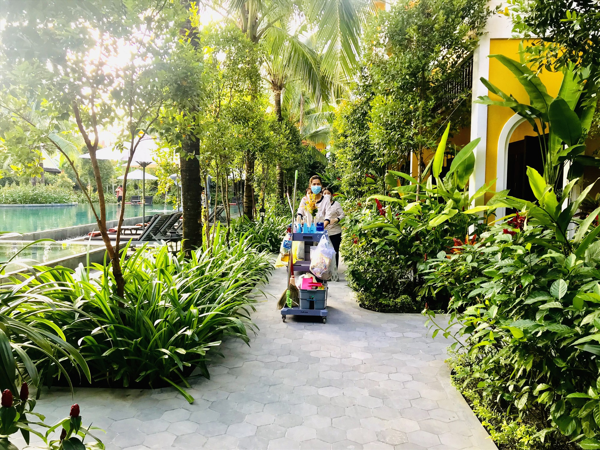 Hiện mới có 11 đơn vị được cấp chứng nhận du lịch xanh Quảng Nam, tỷ lệ rất thấp so với tổng số đơn vị du lịch hoạt động trên toàn tỉnh. Trong ảnh: La Siesta Hoi An Resort & Spa, một trong số các đơn vị đã được cấp chứng nhận du lịch xanh. Ảnh: Q.T
