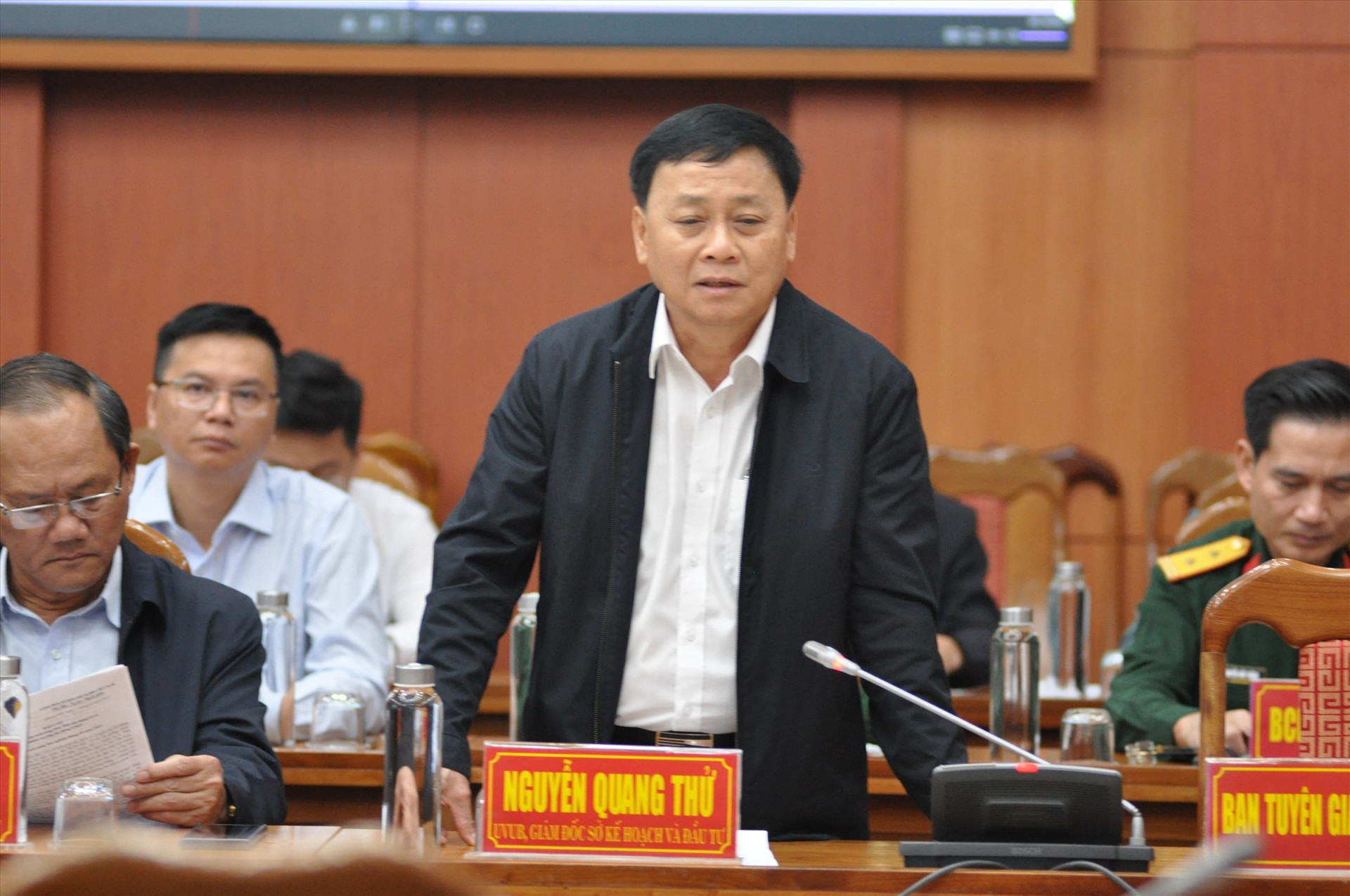 Giám đốc Sở Kế hoạch đầu tư Nguyễn Quang Thử phát biểu tại cuộc họp, Ảnh: X.P