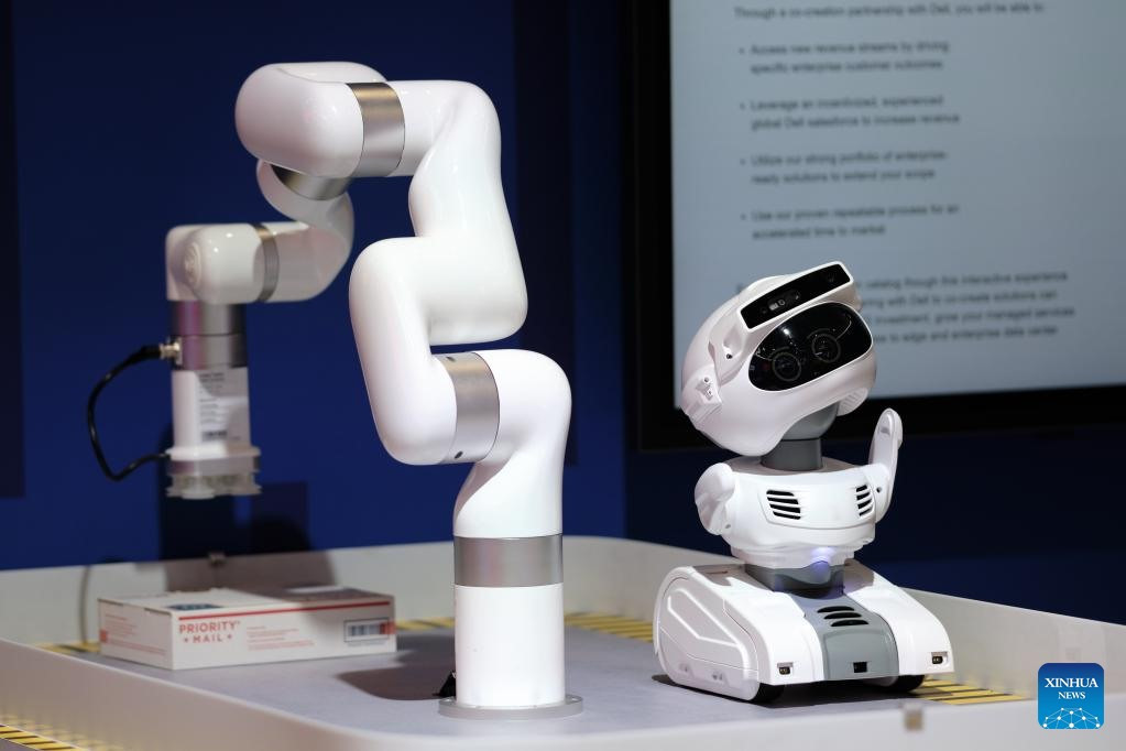 Robot thông minh và cánh tay robot