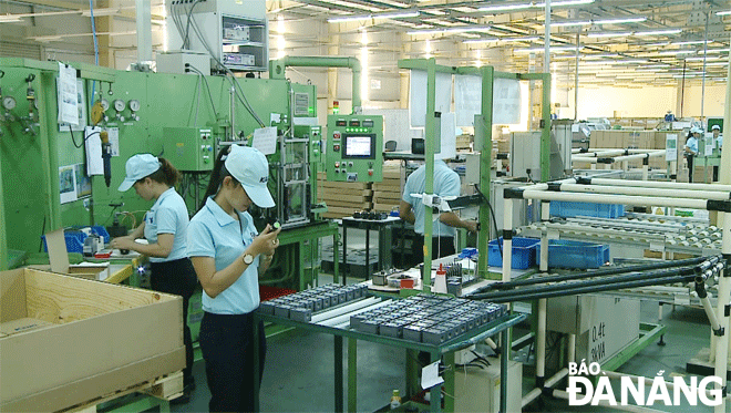 Sản xuất tại Công ty TNHH Tokyo Keiki Precision Technology (Khu Công nghệ cao Đà Nẵng). Ảnh: QUỲNH TRANG