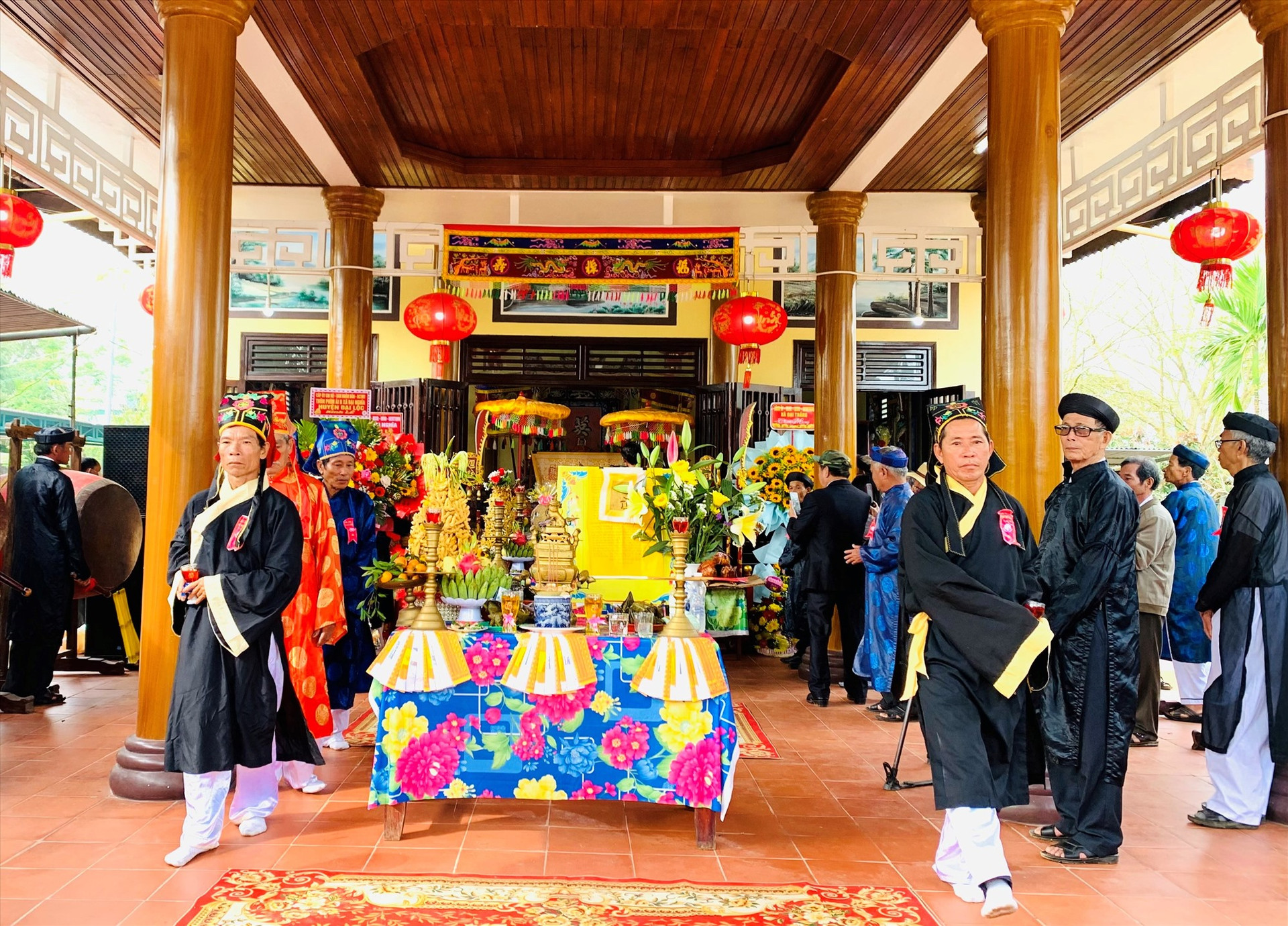 Phần lễ trong lễ hội Bà Thu Bồn được tổ chức theo nghi thức truyền thống.   Ảnh: PV