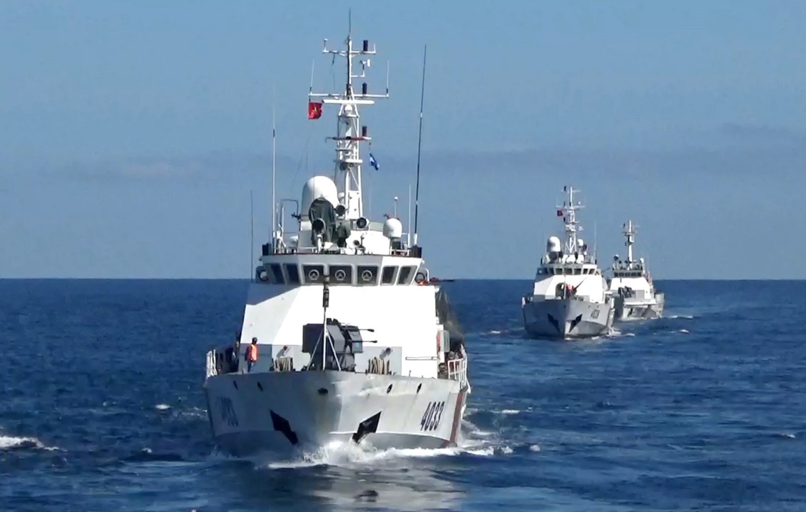 Biên đội tàu của Bộ Tư lệnh Vùng Cảnh sát biển 2 thực hiện nhiệm vụ trên biển