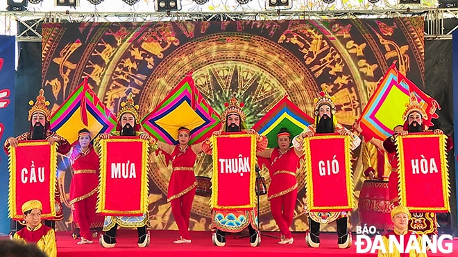 Lễ hội cầu ngư năm nay có một số hoạt động văn nghệ như: biểu diễn nghệ thuật tuồng xứ Quảng, ca kịch, hội bài chòi. Ảnh: X.D