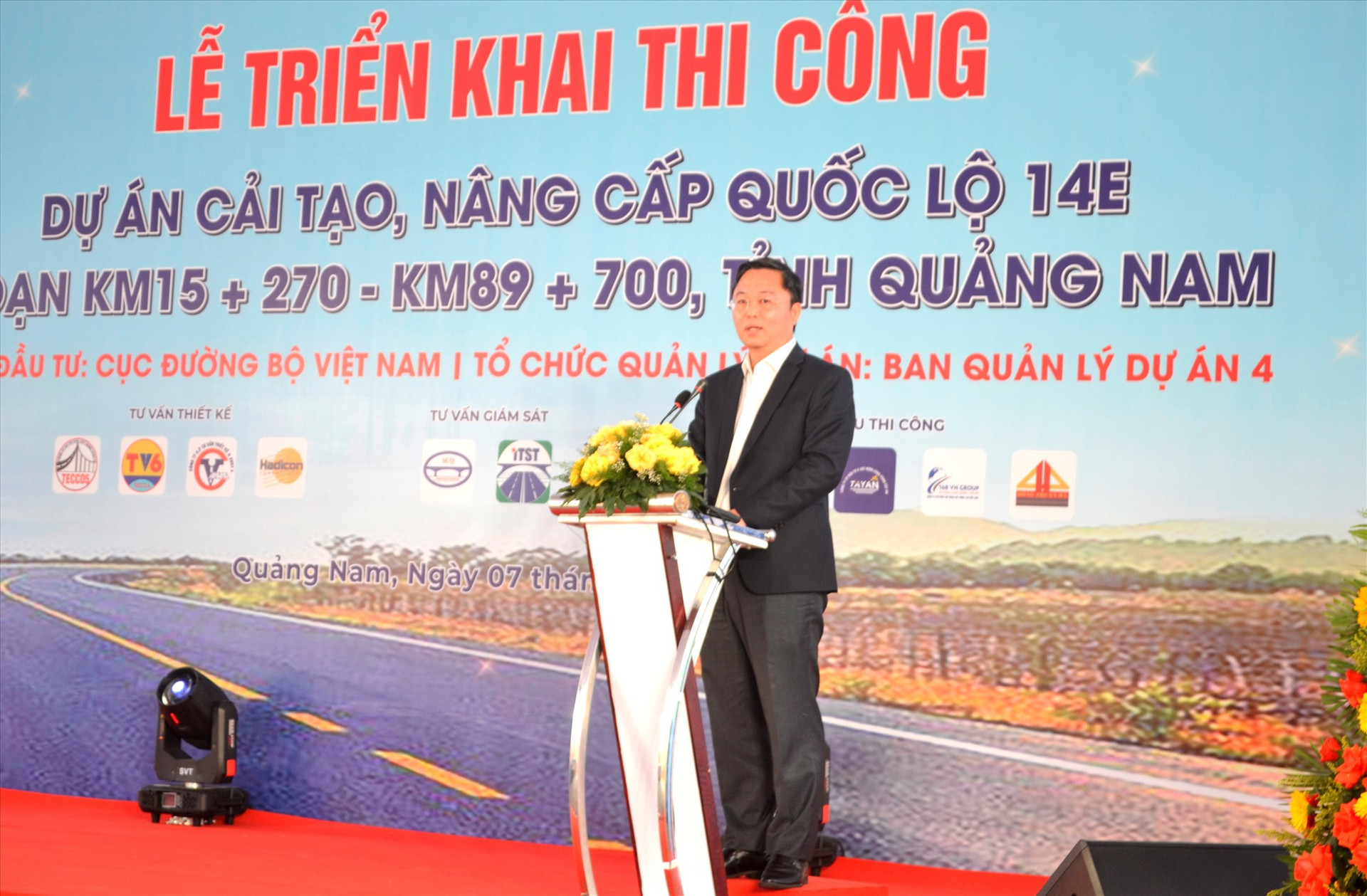 Chủ tịch UBND tỉnh Lê Trí Thanh khẳng định tầm quan trọng của dự án cải tạo, nâng cấp QL14E. Ảnh: CT