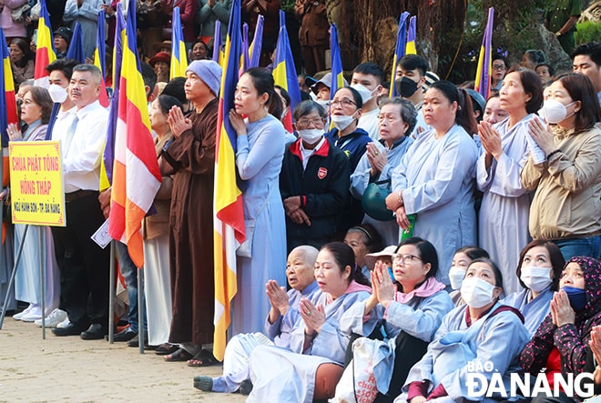 Đồng bào Phật tử tham gia lễ này với lòng thành về Đức Quán Thế Âm, cầu nguyện cho đất nước luôn được hoà bình ấm no, nhân dân an lạc, hạnh phúc.