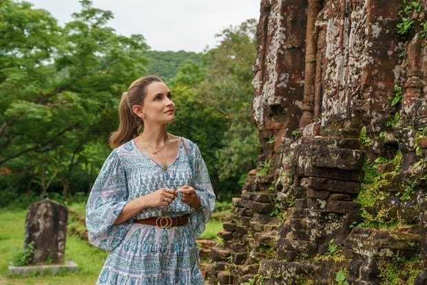 My Son Sanctuary in “A tourist’s guide to love“. Photo: Netflix