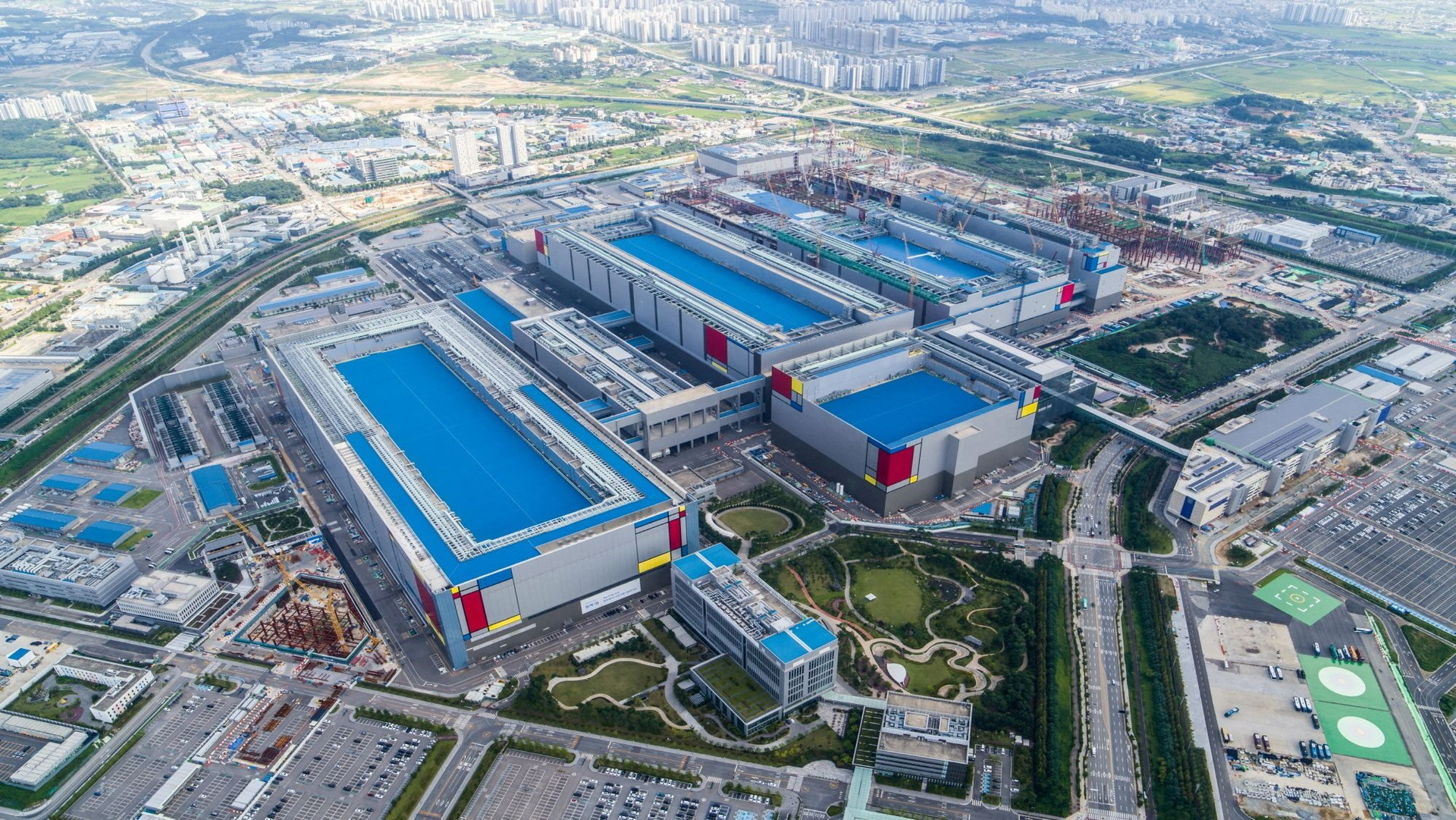 Nhà máy sản xuất chip của Samsung Electronics tại Pyeongtaek, Hàn Quốc nhìn từ trên cao. Ảnh: Reuters