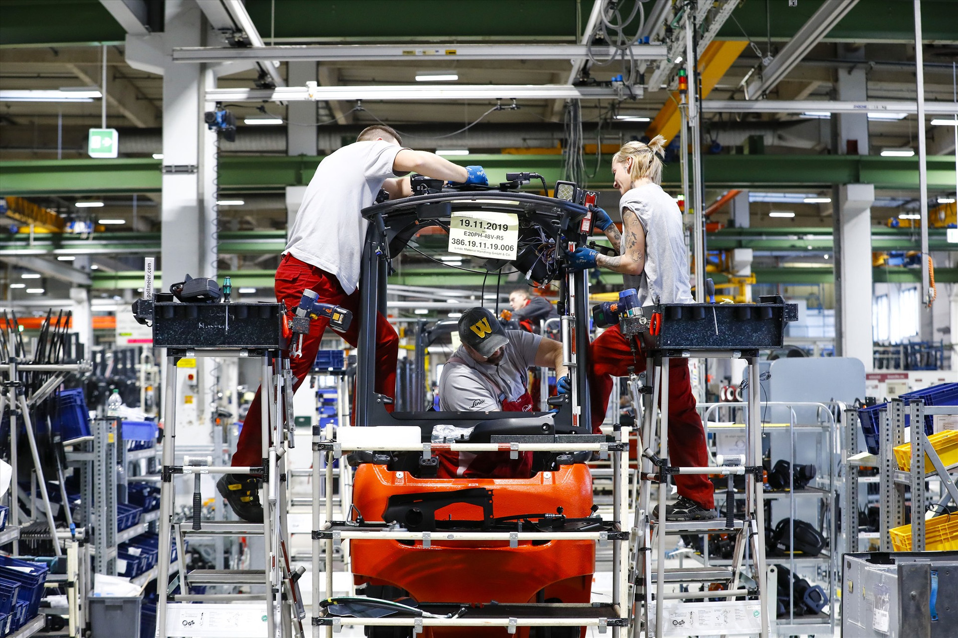 Nhà máy sản xuất ô tô tại châu Âu. Ảnh: Bloomberg