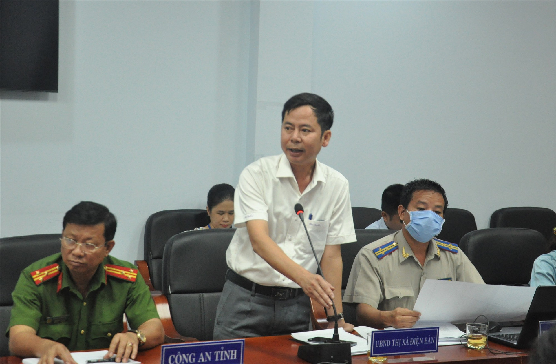 Ông Nguyễn Xuân Hà - Phó Chủ tịch UBND thị xã Điện Bàn thông tin về các dự án. Ảnh: X.P
