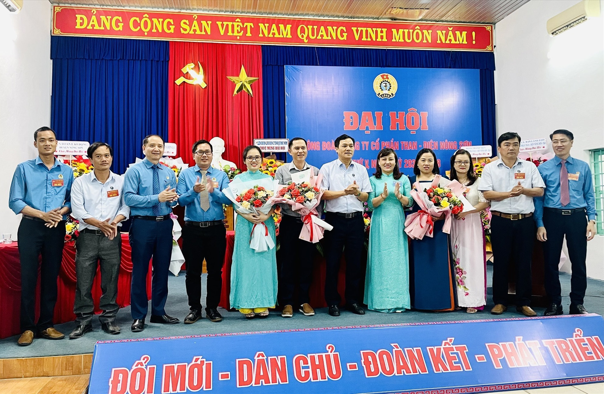 BCH Công đoàn Công ty CP Than Điện Nông Sơn nhiệm kỳ 2023 – 2028 ra mắt đại hội. Ảnh: TÂM LÊ