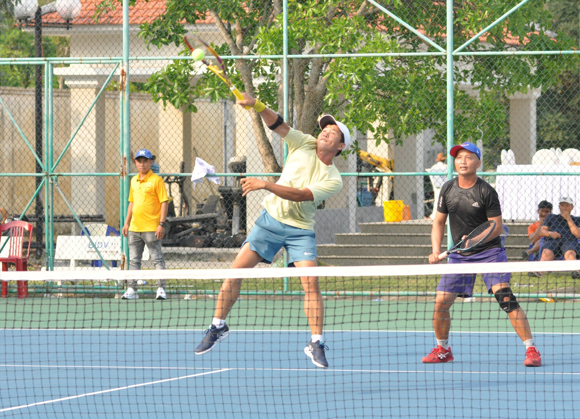 Các tay vợt trên địa ban tỉnh có điều kiện thi đấu cọ xát qua các giải do Sở VH-TT&DL tổ chức. Ảnh: T.V