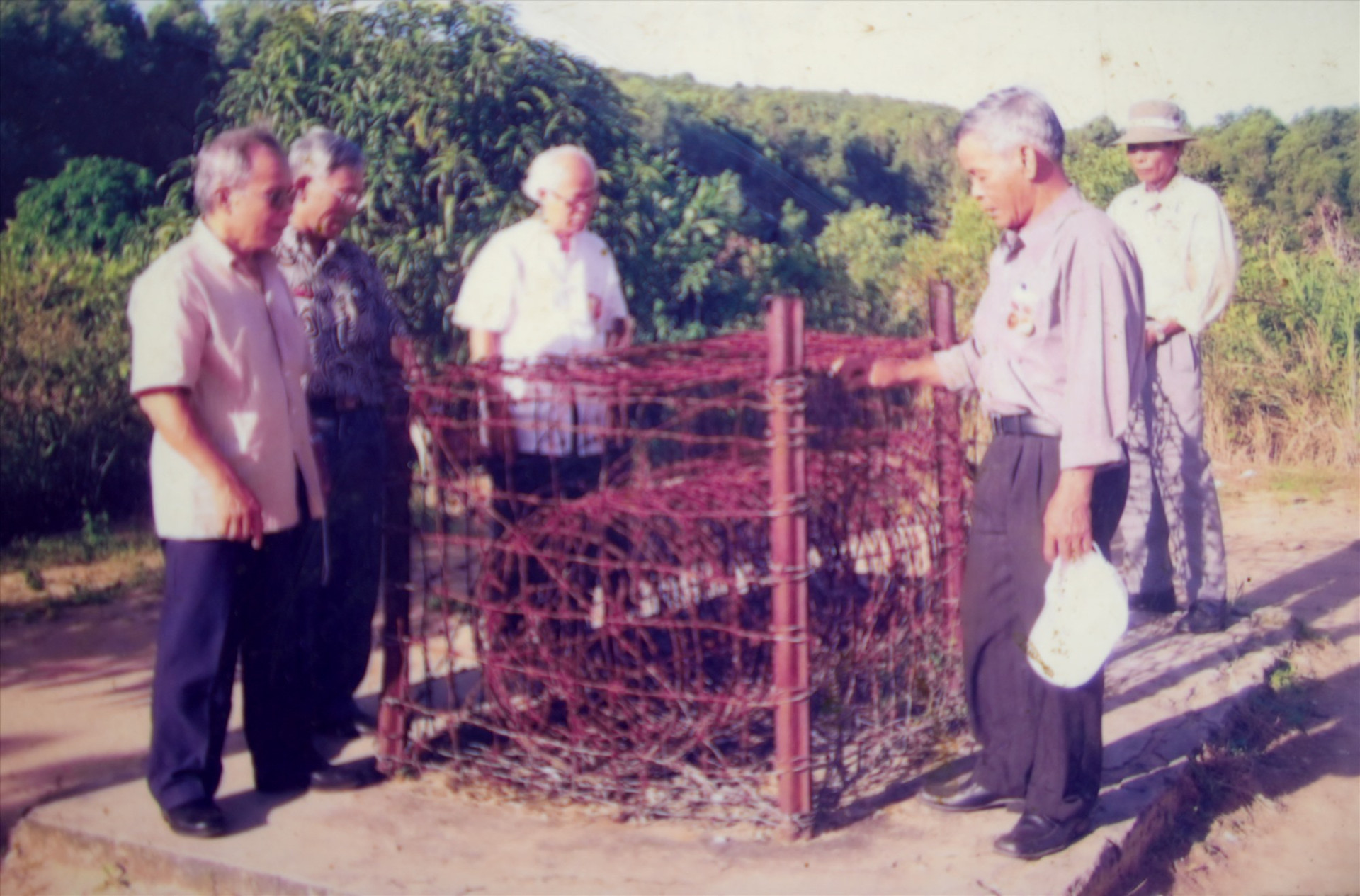 Hội Tù yêu nước Quảng Nam thăm Nhà tù Phú Quốc dịp kỉ niệm 40 năm Ngày chiến thắng trở về. Ảnh: Q.C