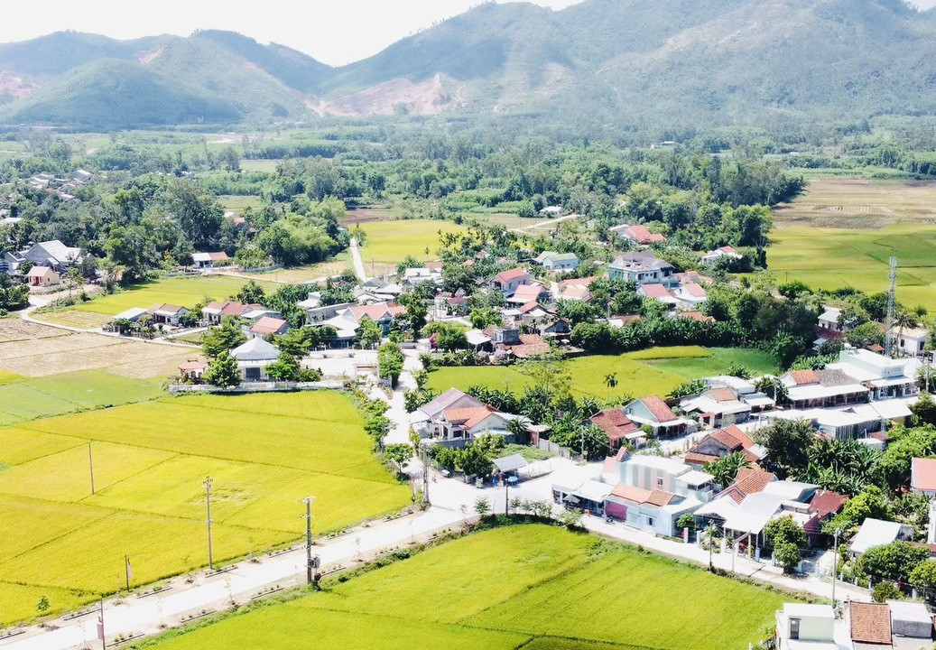 Khu dân cư nông thôn mới kiểu mẫu Trà Kiệu Tây (Duy Sơn, Duy Xuyên) nhìn từ trên cao. Ảnh: PV
