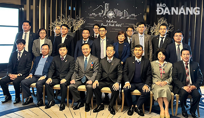 Đoàn công tác chụp ảnh lưu niệm cùng lãnh đạo tỉnhKanagawa.