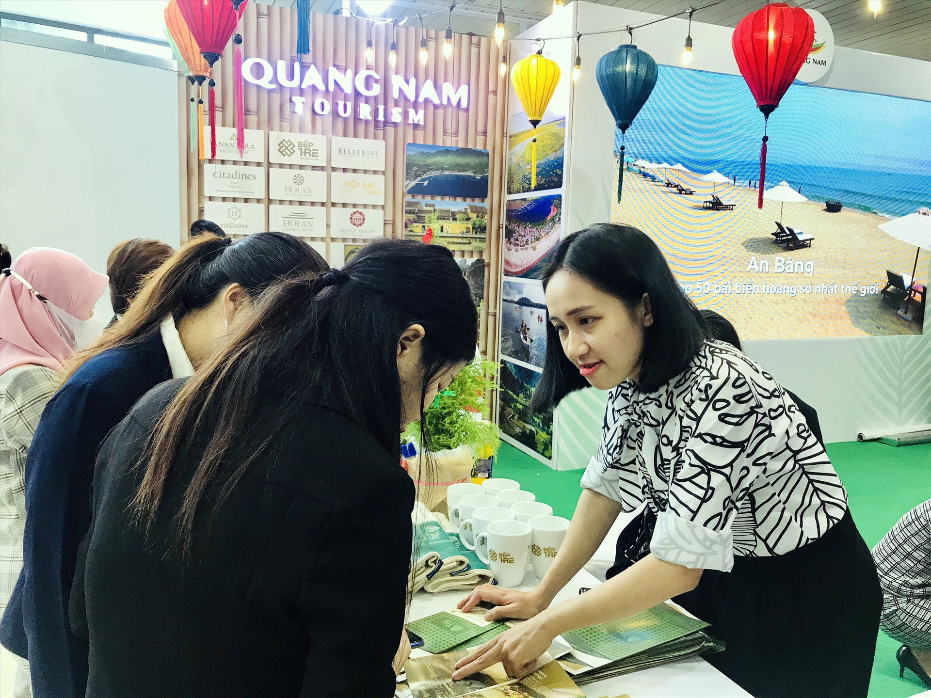 Nâng cao chất lượng lao động du lịch là nhu cầu bức thiết trong bối cảnh Quảng Nam đang hướng đến du lịch xanh. Ảnh: Q.T