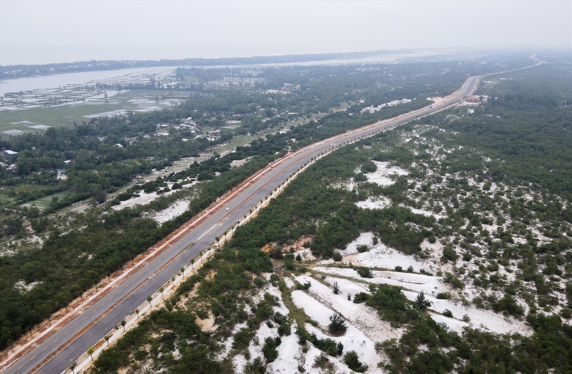 Vo Chi Cong coastal road
