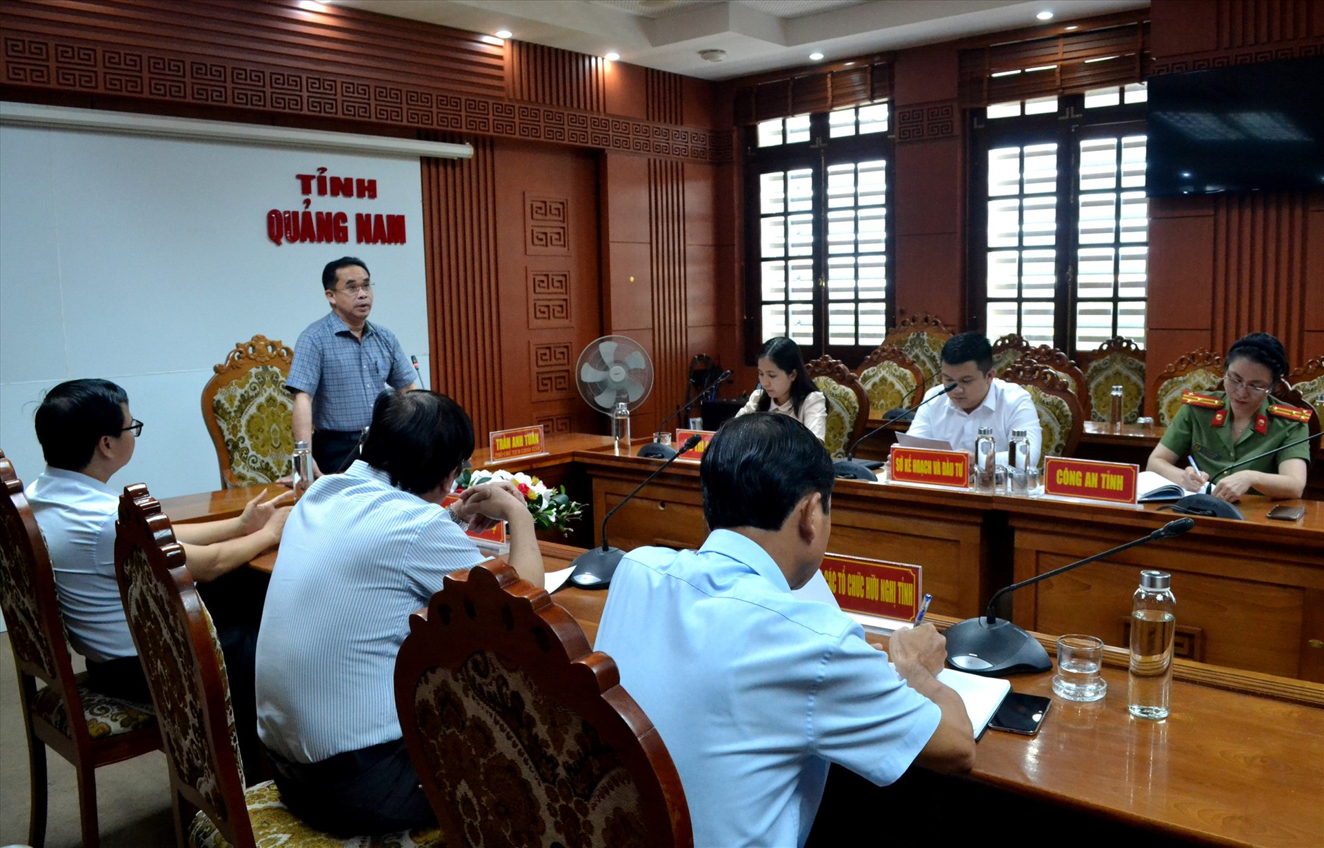 Phó Chủ tịch UBND tỉnh Trần Anh Tuấn yêu cầu các ngành chức năng rà soát lại các chương trình, dự án PCPNN để phát huy các thành quả, khắc phục bất cập, góp phần thúc đẩy phát triển kinh tế - xã hội trên địa bàn. Ảnh: VIỆT NGUYỄN