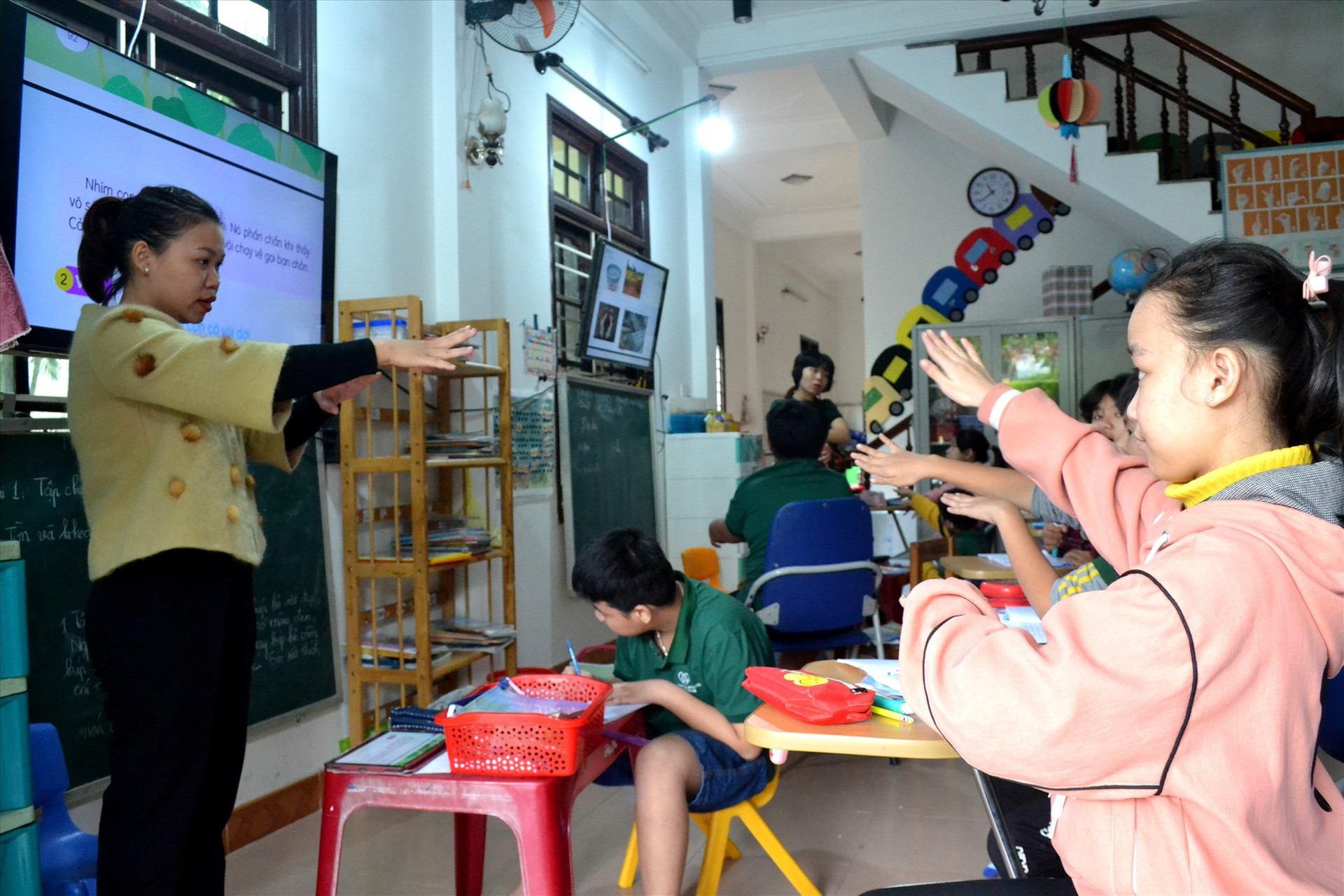 Hearing and Beyond in Vietnam là một trong những tổ chức PCPNN hoạt động thiết thực trong thời gian qua giúp trẻ em khuyết tật ở các huyện Duy Xuyên, TP.Hội An, thị xã Điện Bàn hòa nhập với xã hội. Ảnh: VIỆT NGUYỄN