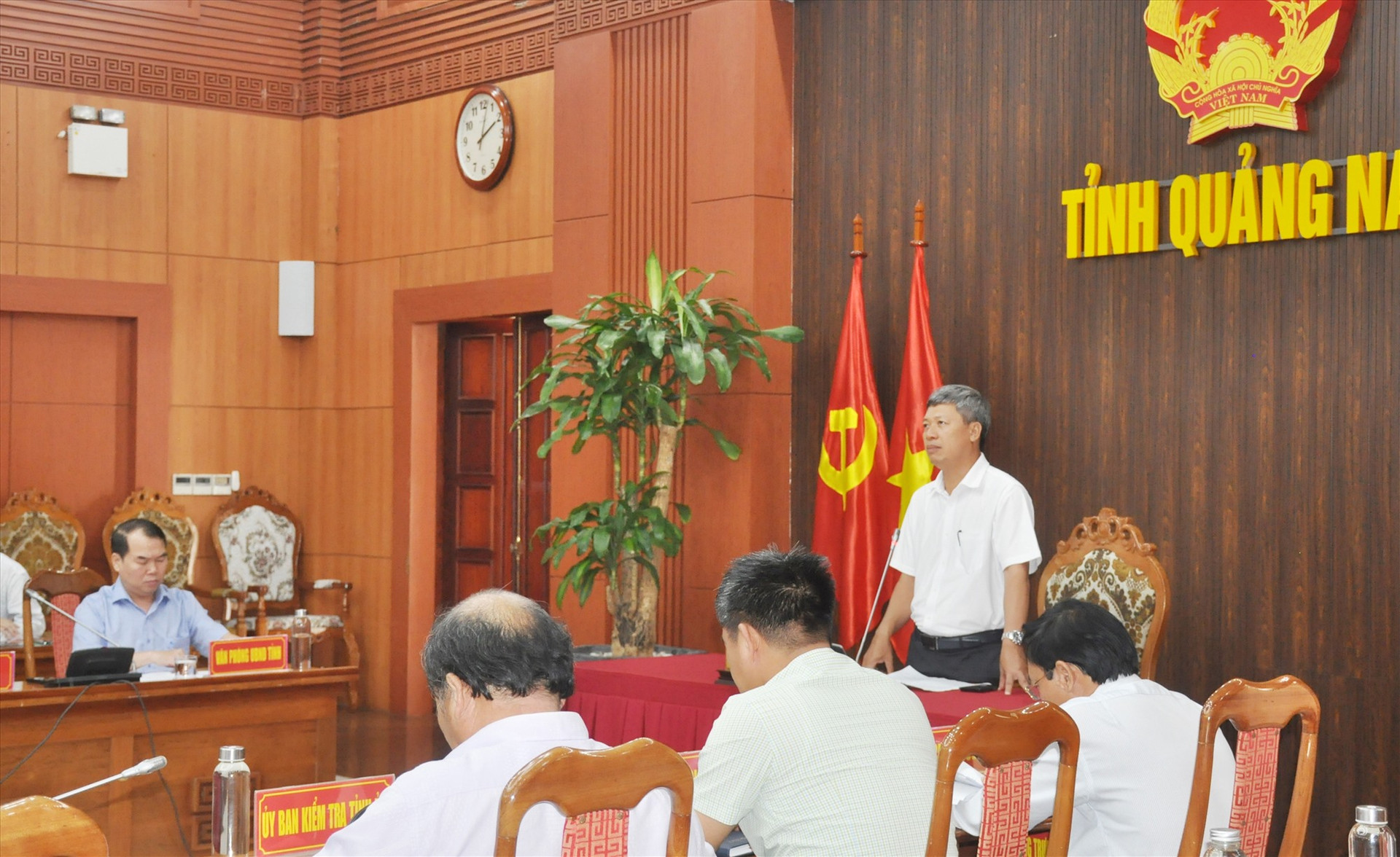 Phó Chủ tịch UBND tỉnh Hồ Quang Bửu chủ trì hội nghị tại điểm cầu tỉnh chiều nay 29/3. Ảnh: N.Đ