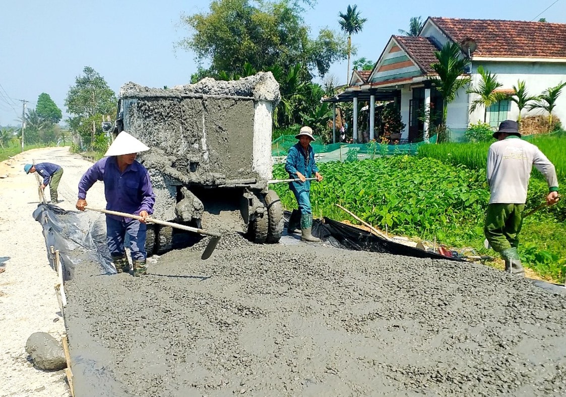 Những năm qua, xã Quế An ưu tiên nguồn lực xây dựng hạ tầng giao thông nông thôn. Ảnh: PV