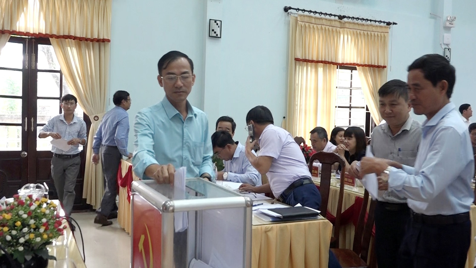 Lãnh đạo huyện Thăng Bình bỏ phiếu rà soát, bổ sung quy hoạch cán bộ lãnh đạo, quản lý nhiệm kỳ 2025 – 2030, 2026 – 2031. Ảnh: MT