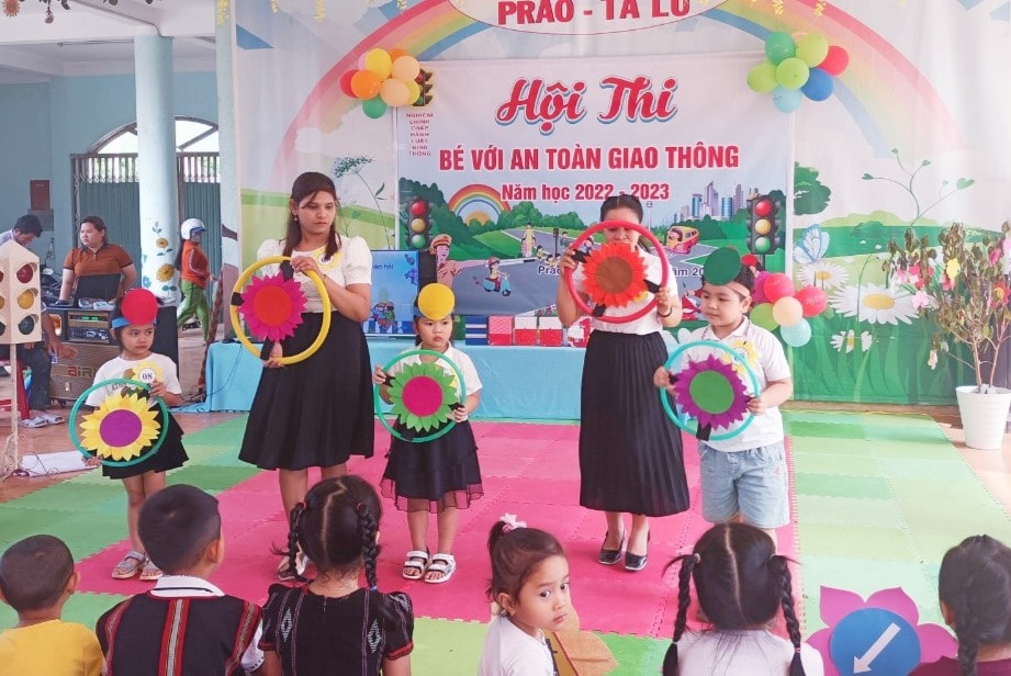 Các đội tham gia phần thi. Ảnh: P.V