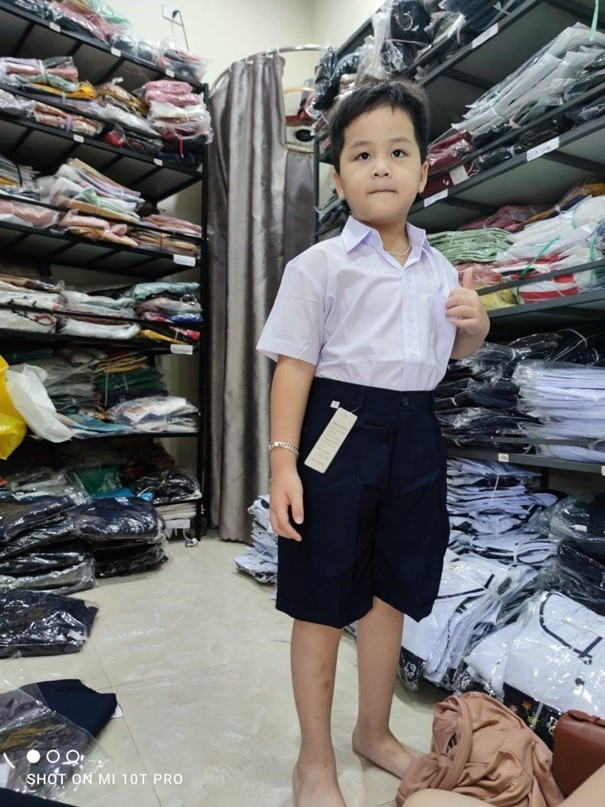 Khách mua đồng phục học sinh cấp 1 tại Danangsale