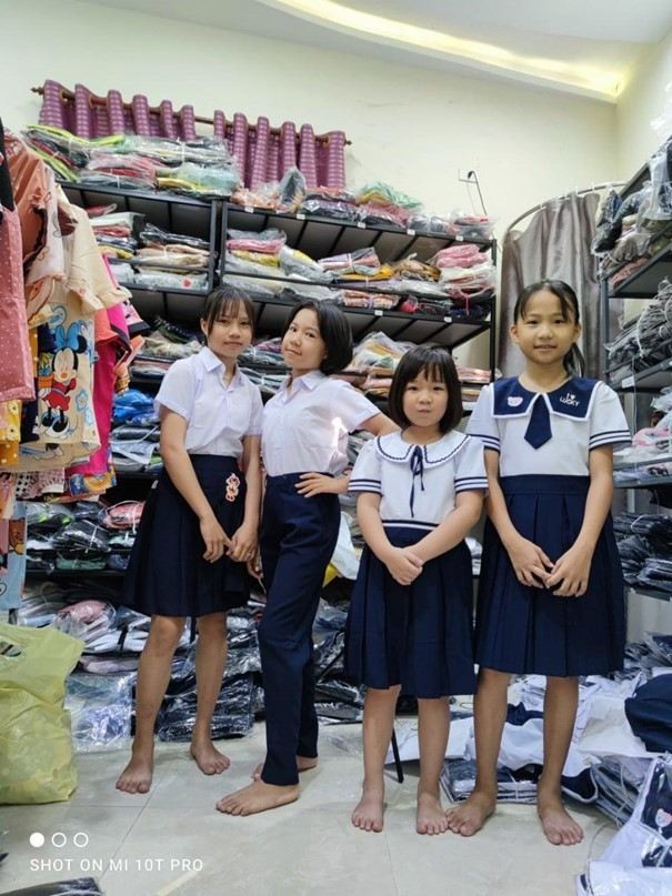 Khách mua đồng phục học sinh cấp 2 tại Danangsale
