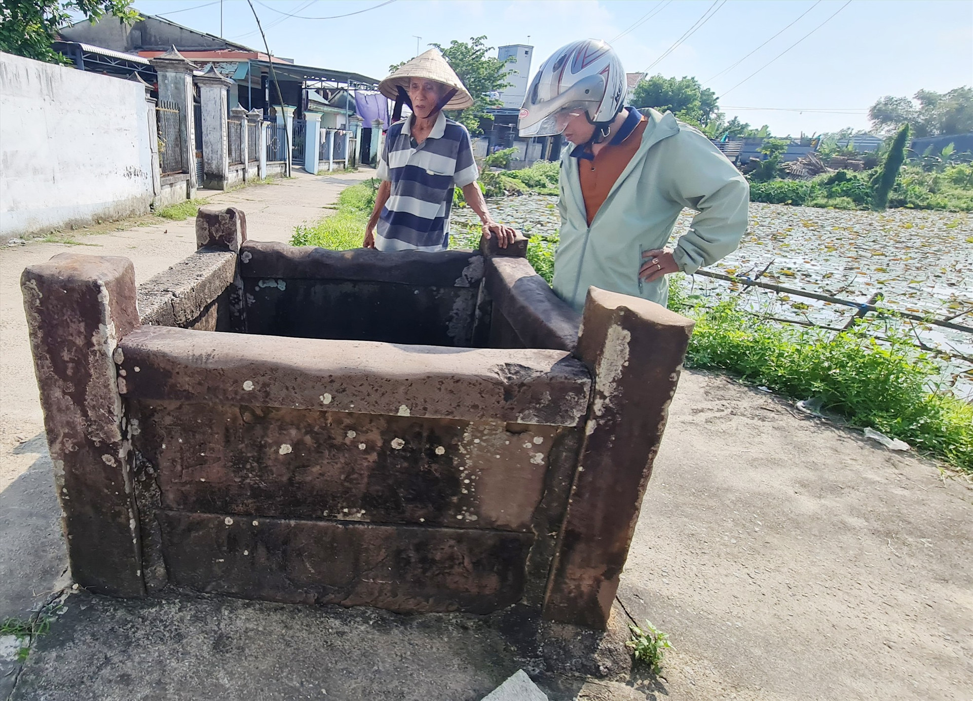 Giếng vuông (giếng Chăm) ở làng Song Bình, xã Đại Quang, huyện Đại Lộc. Ảnh: HOÀNG LIÊN