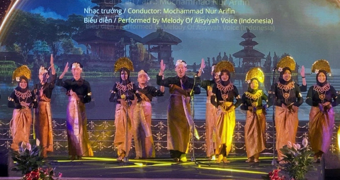 Choir performance in the opening ceremony