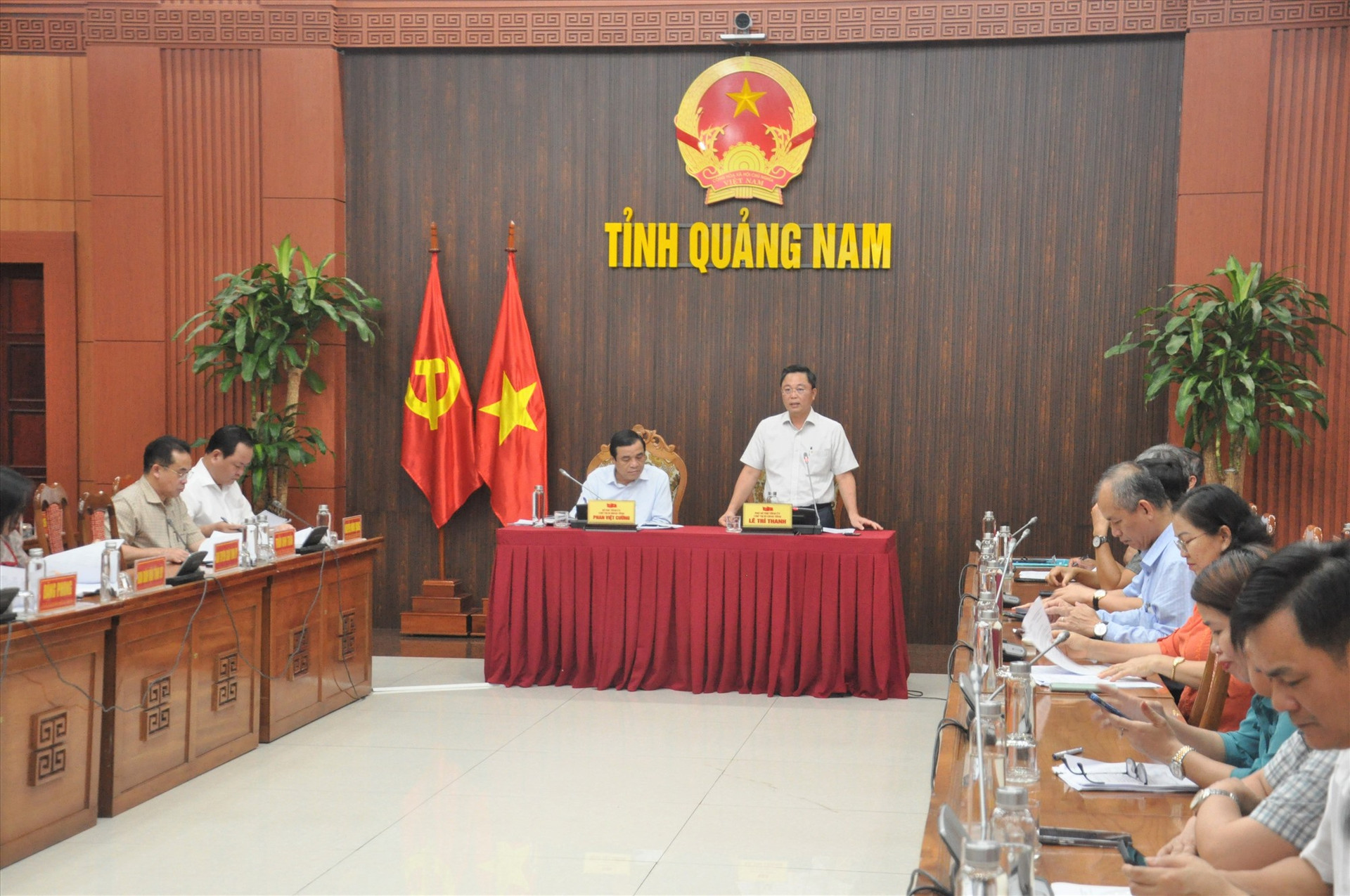 Chủ tịch UBND tỉnh Lê Trí Thanh chủ trì cuộc họp đánh giá quý I. Ảnh: X.P