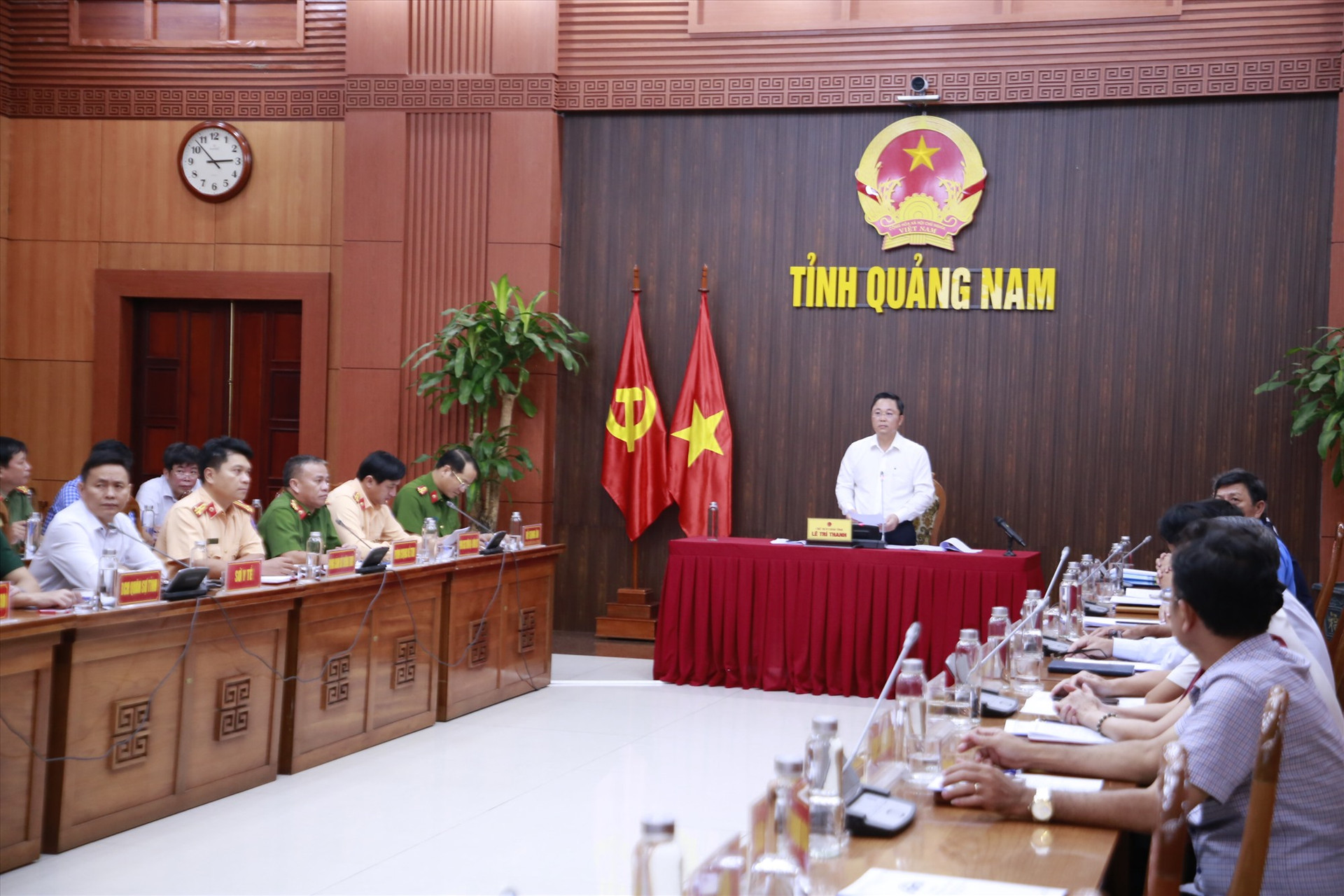 Chủ tịch UBND tỉnh Lê Trí Thanh chủ trì điểm cầu trực tuyến tại UBND tỉnh. Ảnh: P.V