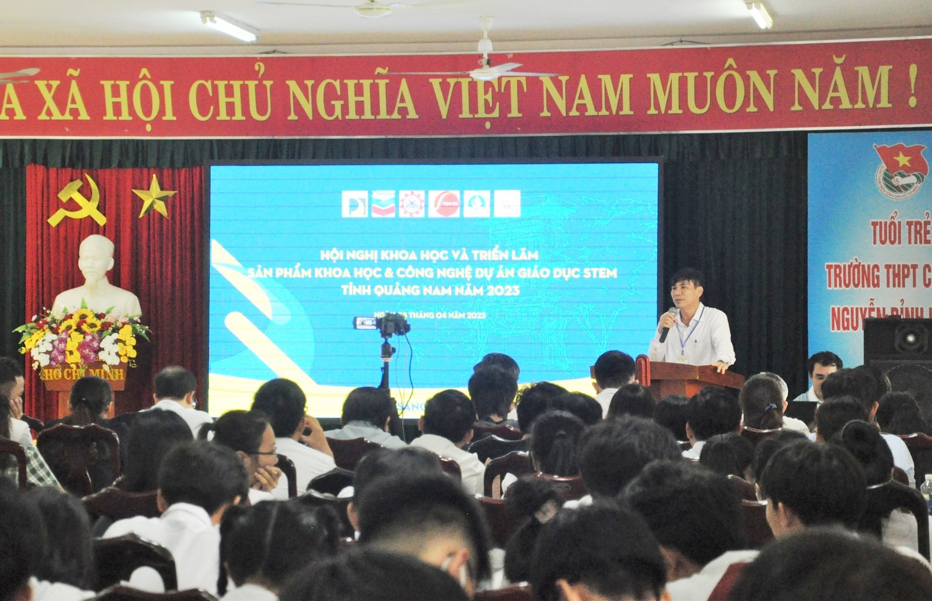 Phó Giám đốc Sở GD-ĐT Nguyễn Hoàng Nam phát biểu khai mạc. Ảnh: X.P