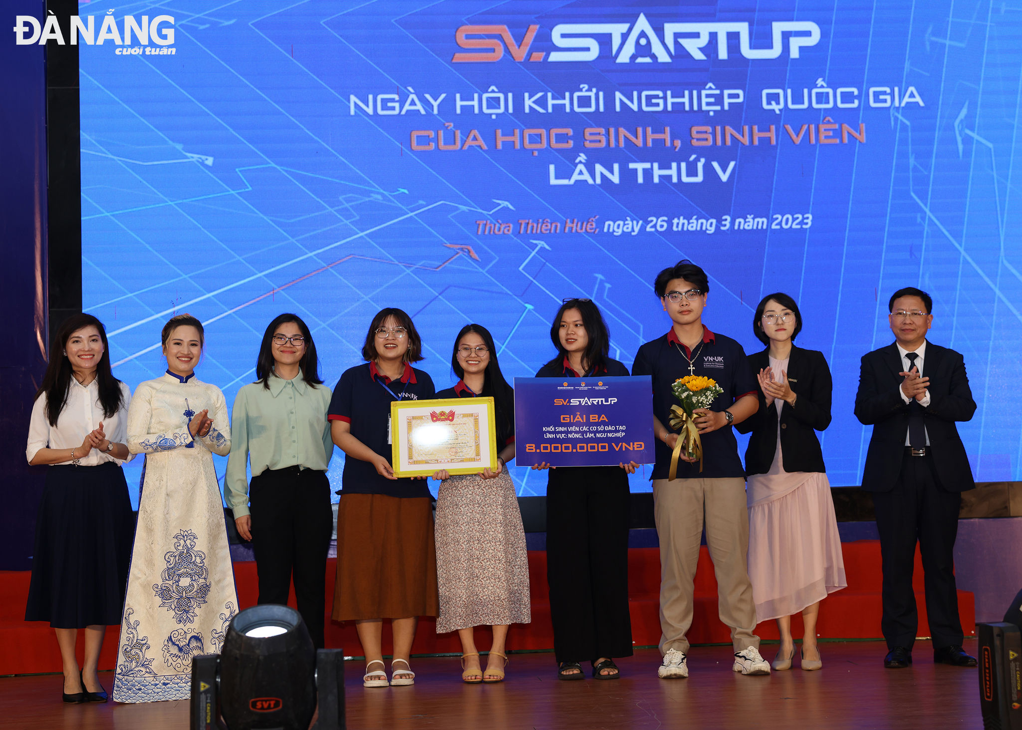 Nhóm sinh viên đoạt giải Ba tại vòng chung kết cuộc thi SV.Starrtup 2023.  (Ảnh do nhân vật cung cấp)
