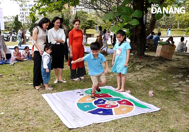 Các trò chơi dân gian của Việt Nam và Pháp có nhiều nét tương đồng với nhau.