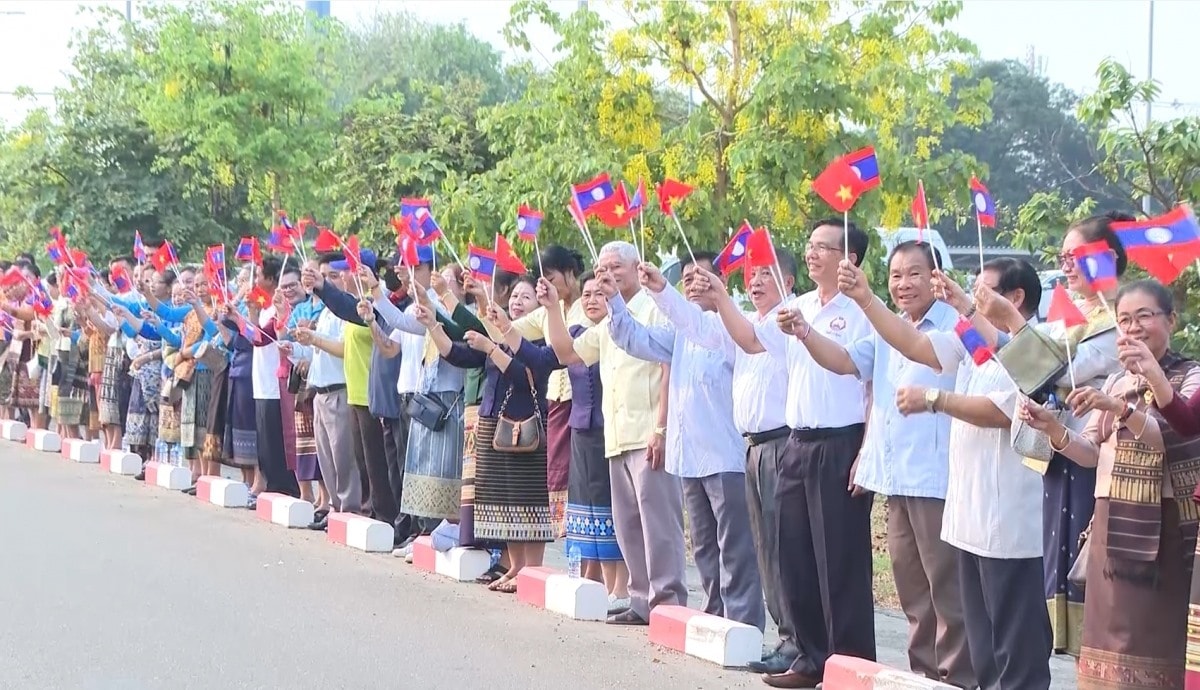 Official welcome ceremony for Vietnamese President in Laos