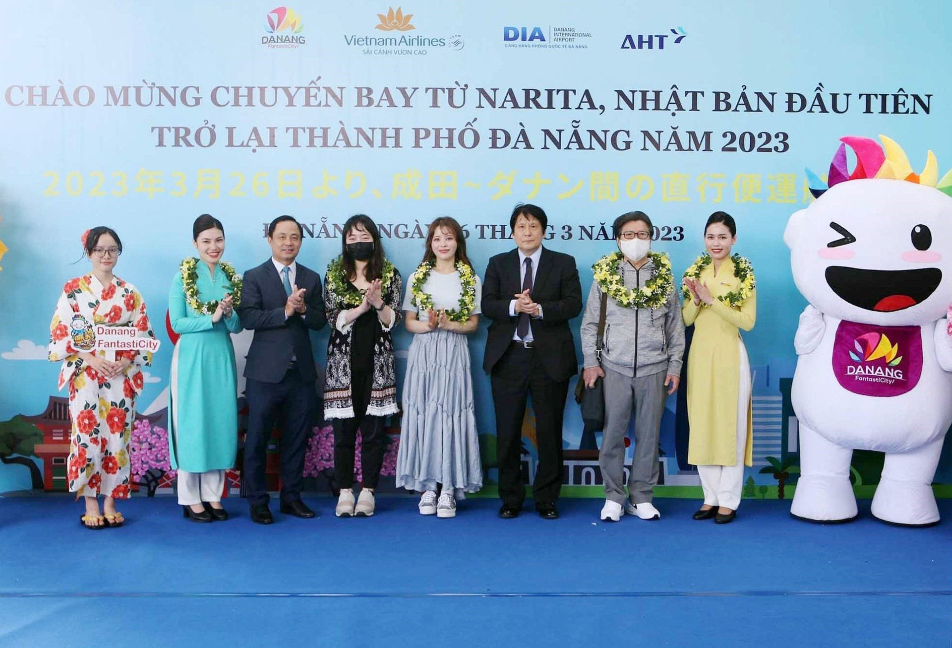 Sân bay  Đà Nẵng   đã có 16  chặng bay quốc tế thường kỳ , tần suất 280 chuyến /tuần, trung bình 40 chuyến /ngày với hơn 560 nghìn lượt khách đi quốc tế...Ảnh QL