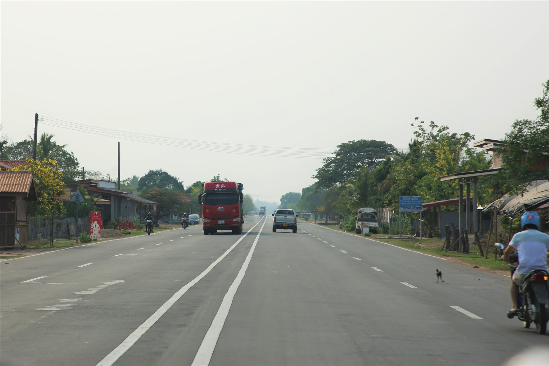 Tuyến Hành lang kinh tế Đông Tây đoạn qua tỉnh Chămpasak (Lào). Ảnh: A.N