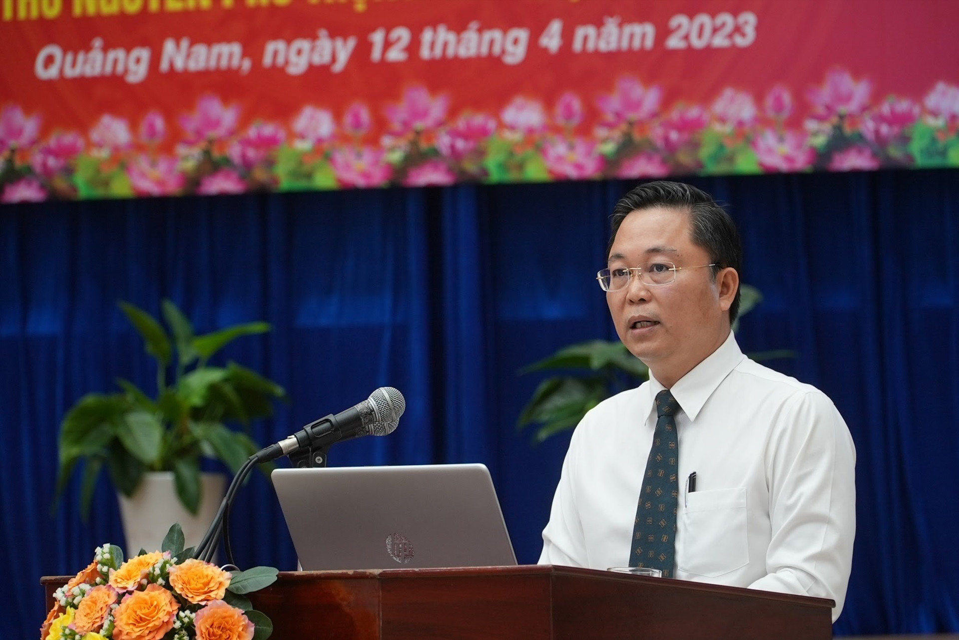 Phó Bí thư Tỉnh ủy, Chủ tịch UBND tỉnh Lê Trí Thanh phát biểu tham luận tại hội thảo. Ảnh: Q.Đ