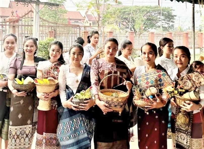 Lao young women.