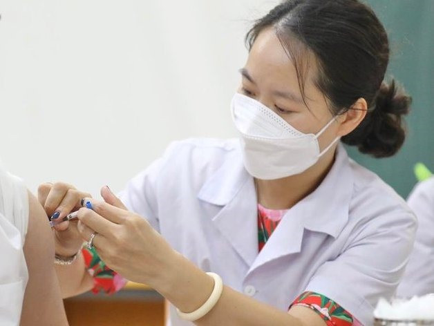 Đại diện Bộ Y tế cho biết, với biến thể Omicron vẫn chiếm ưu thế trên thế giới cũng như Việt Nam hiện nay, vaccine vẫn có hiệu quả - Ảnh: VGP/HM