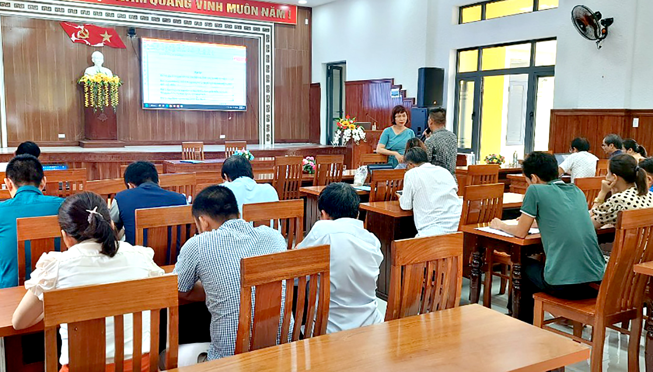 Tập huấn chuyển đổi số cho Tổ công nghệ cộng đồng tại phường Tân Thạnh. Ảnh: PV