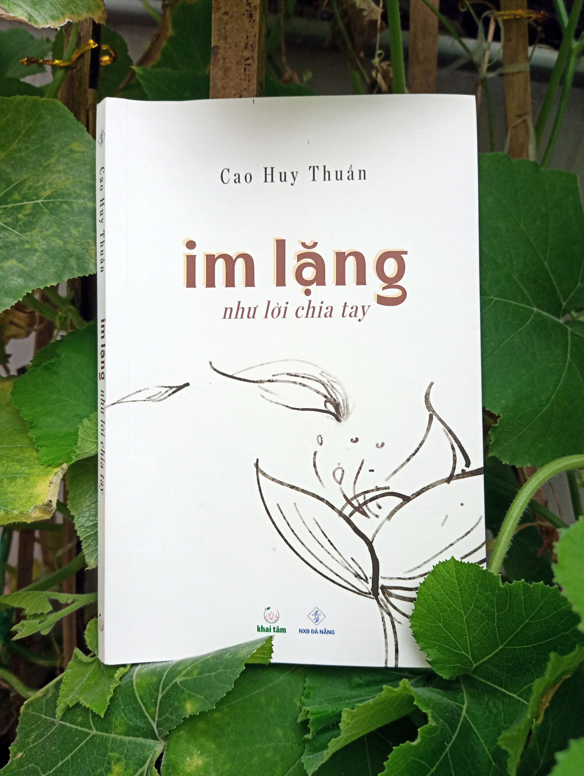 Bìa tập sách “Im lặng như lời chia tay”.