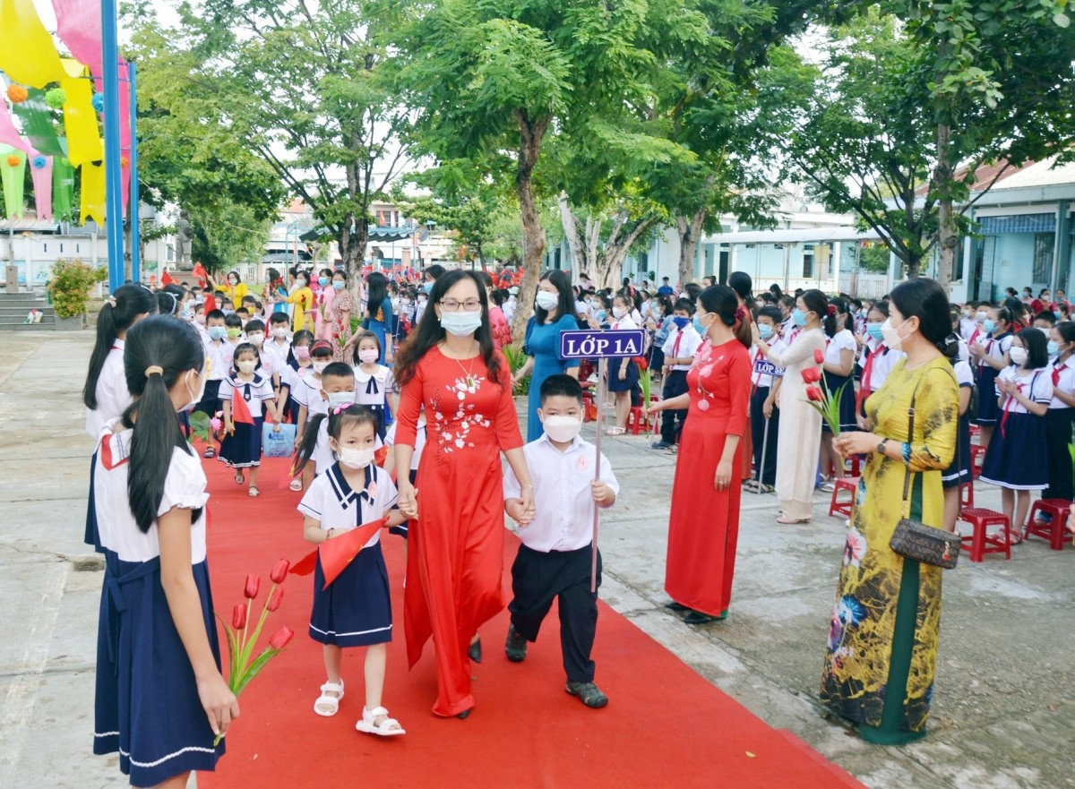 Một trường tiểu học tại Thị xã Điện Bàn đón học sinh đầu năm học mới.